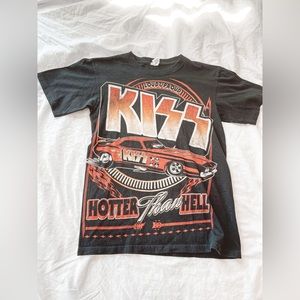 KISS tee